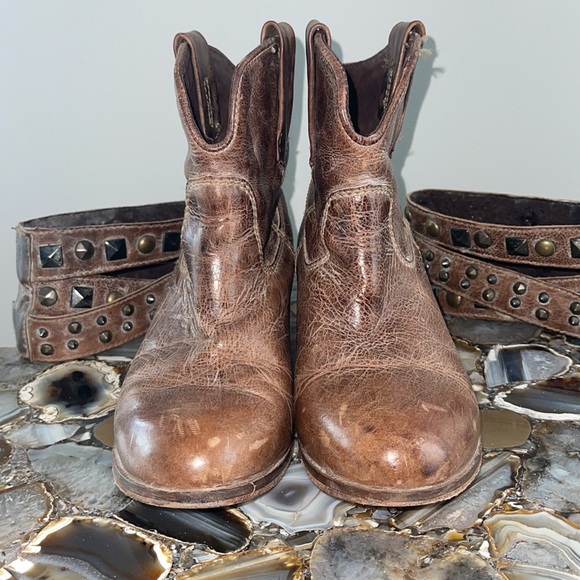 Distressed Brown Corral Short Boots - Picture 6 of 9